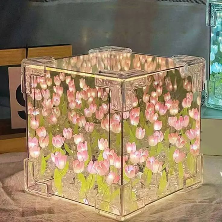 Tulips Cube Lamp