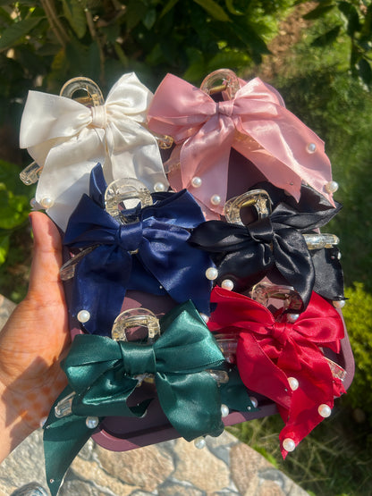 Bow Pearl Glass Clutchers