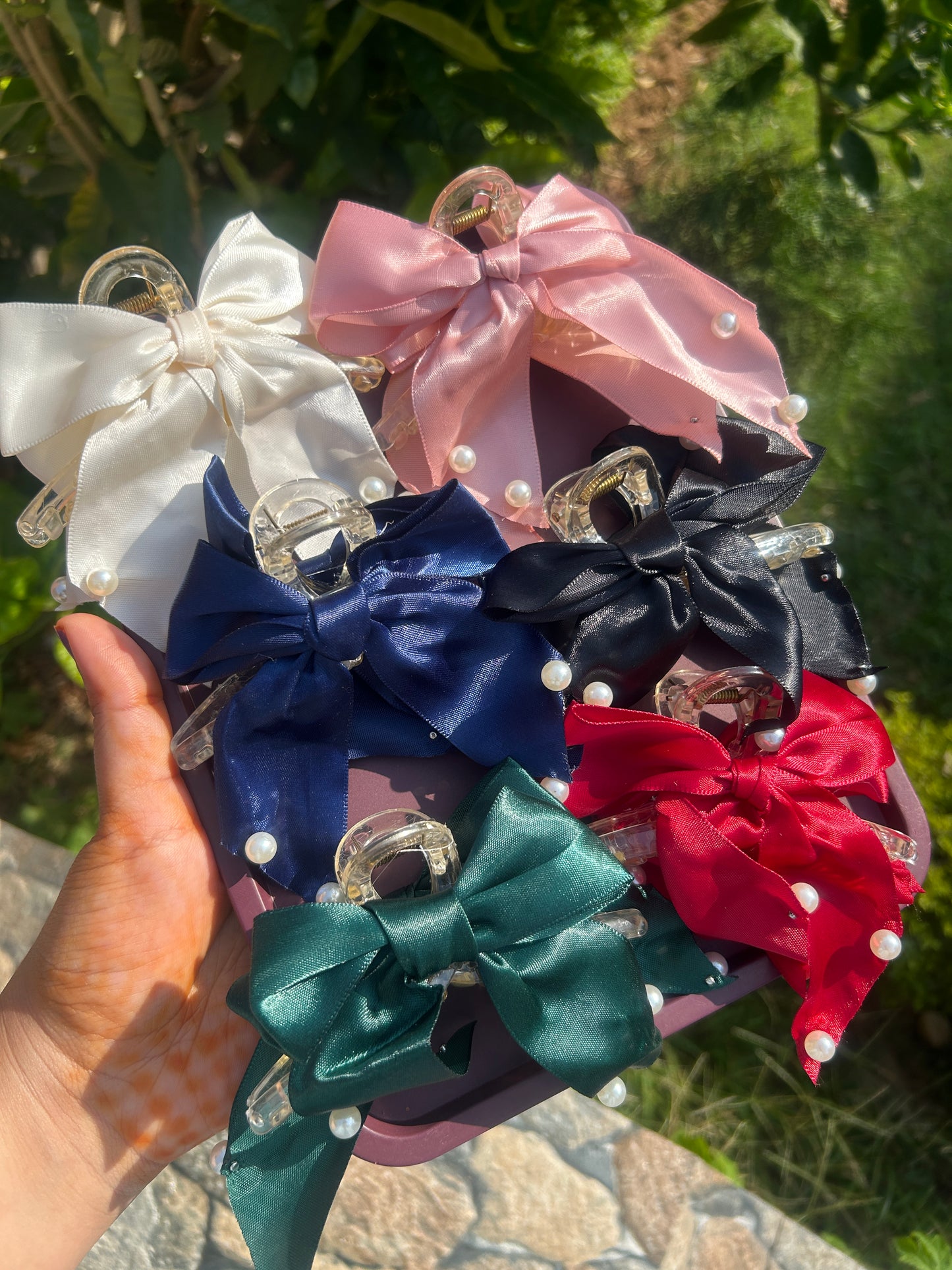 Bow Pearl Glass Clutchers