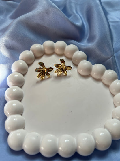 Squeezed Leafy Earrings