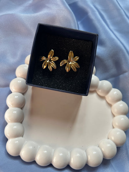 Squeezed Leafy Earrings