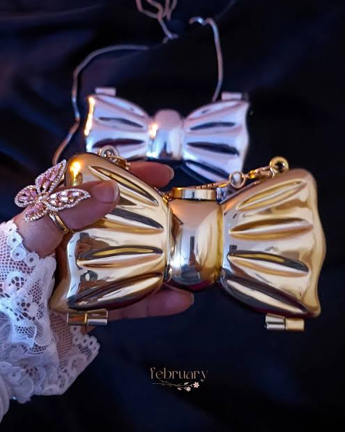 Bow Metallic Clutch